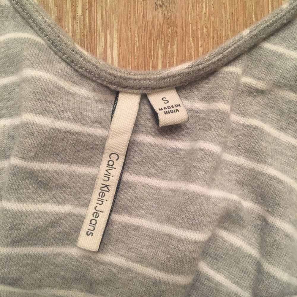 SOLD Calvin Klein Crop Top- S - Picture 4 of 4